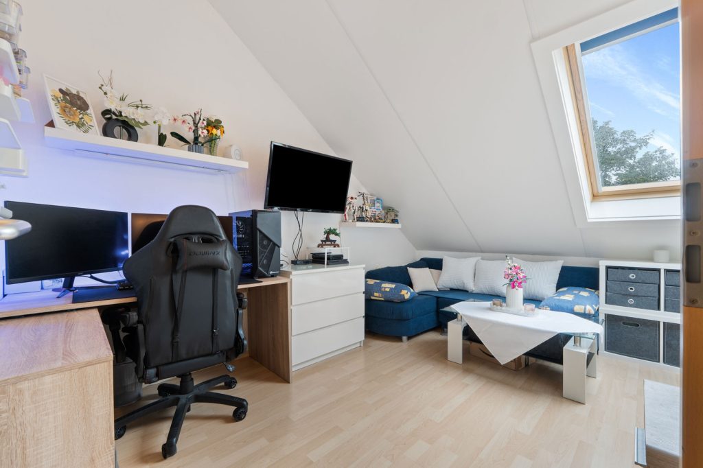 Gütelhöfer Immobilien - Immobilienangebot - Bonn / Tannenbusch - Alle - Junges Reihenmittelhaus mit Garten, Einbauküche und Kfz-Stellplatz in begehrter Lage von Tannenbusch