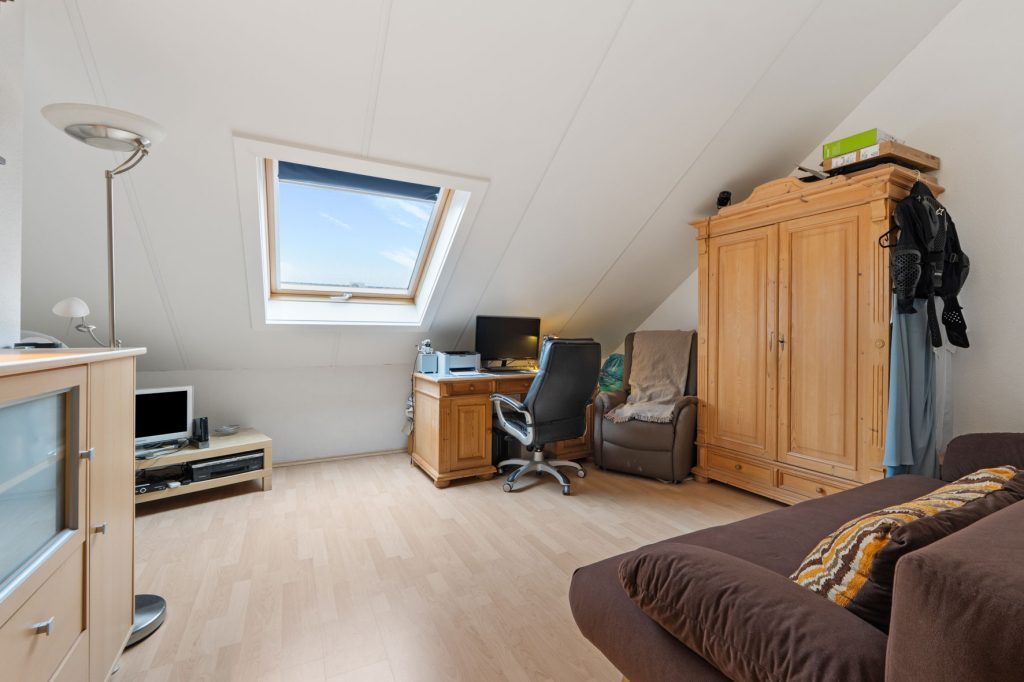 Gütelhöfer Immobilien - Immobilienangebot - Bonn / Tannenbusch - Alle - Junges Reihenmittelhaus mit Garten, Einbauküche und Kfz-Stellplatz in begehrter Lage von Tannenbusch