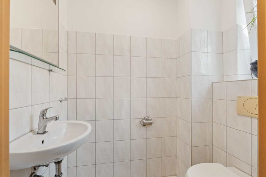 Gütelhöfer Immobilien - Immobilienangebot - Bonn / Tannenbusch - Alle - Junges Reihenmittelhaus mit Garten, Einbauküche und Kfz-Stellplatz in begehrter Lage von Tannenbusch