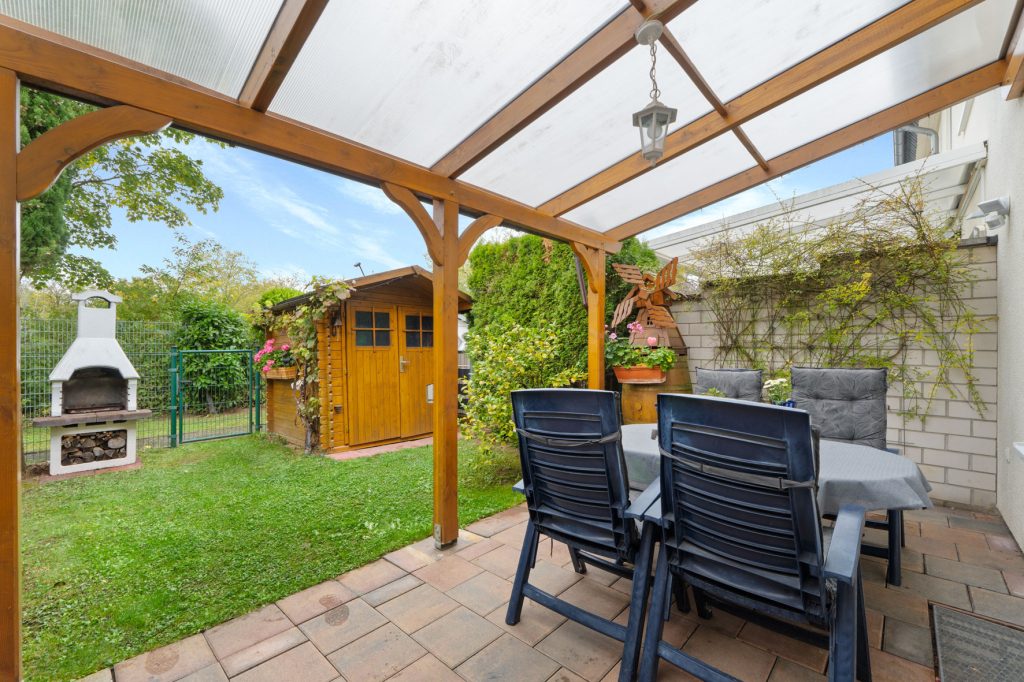 Gütelhöfer Immobilien - Immobilienangebot - Bonn / Tannenbusch - Alle - Junges Reihenmittelhaus mit Garten, Einbauküche und Kfz-Stellplatz in begehrter Lage von Tannenbusch