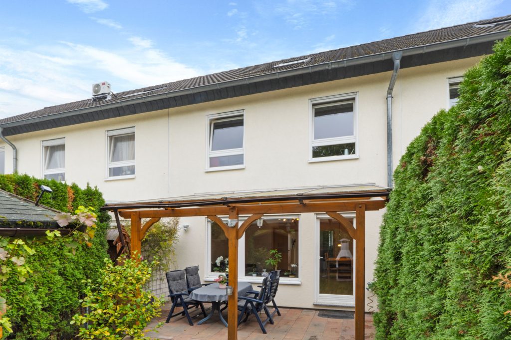 Gütelhöfer Immobilien - Immobilienangebot - Bonn / Tannenbusch - Alle - Junges Reihenmittelhaus mit Garten, Einbauküche und Kfz-Stellplatz in begehrter Lage von Tannenbusch