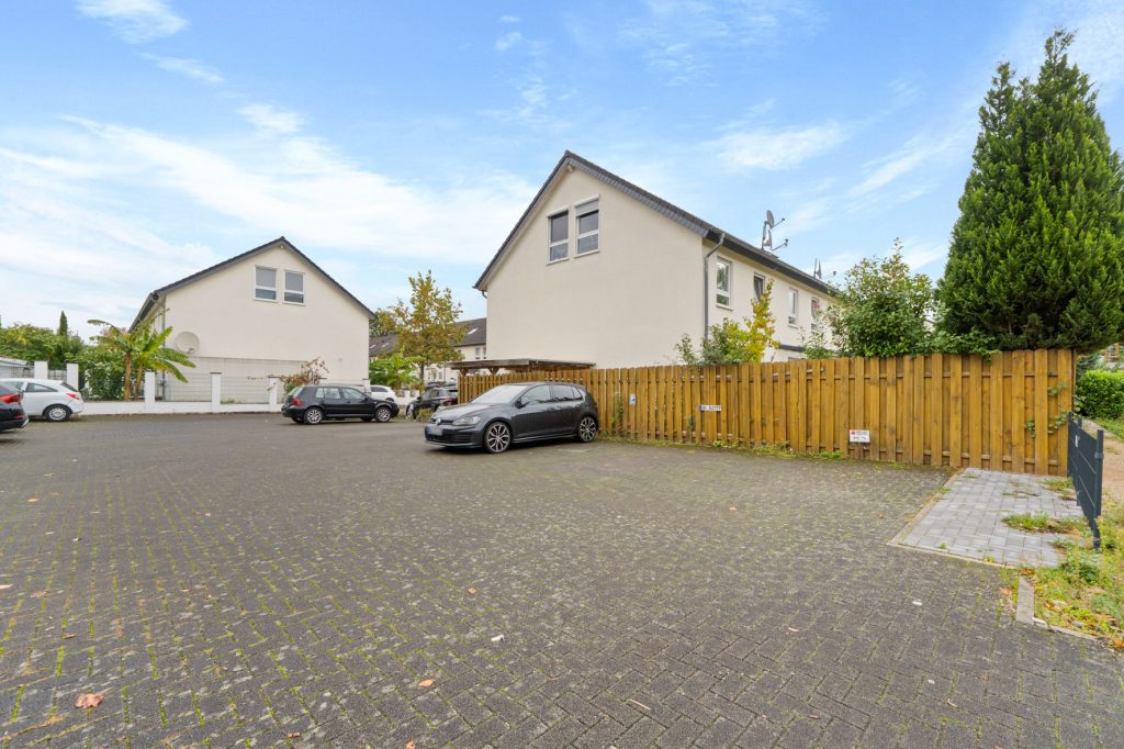 Gütelhöfer Immobilien - Immobilienangebot - Bonn / Tannenbusch - Alle - Junges Reihenmittelhaus mit Garten, Einbauküche und Kfz-Stellplatz in begehrter Lage von Tannenbusch
