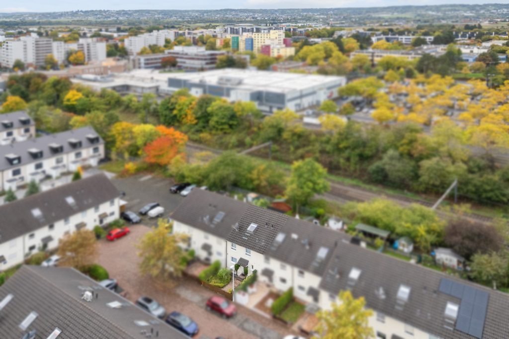 Gütelhöfer Immobilien - Immobilienangebot - Bonn / Tannenbusch - Alle - Junges Reihenmittelhaus mit Garten, Einbauküche und Kfz-Stellplatz in begehrter Lage von Tannenbusch