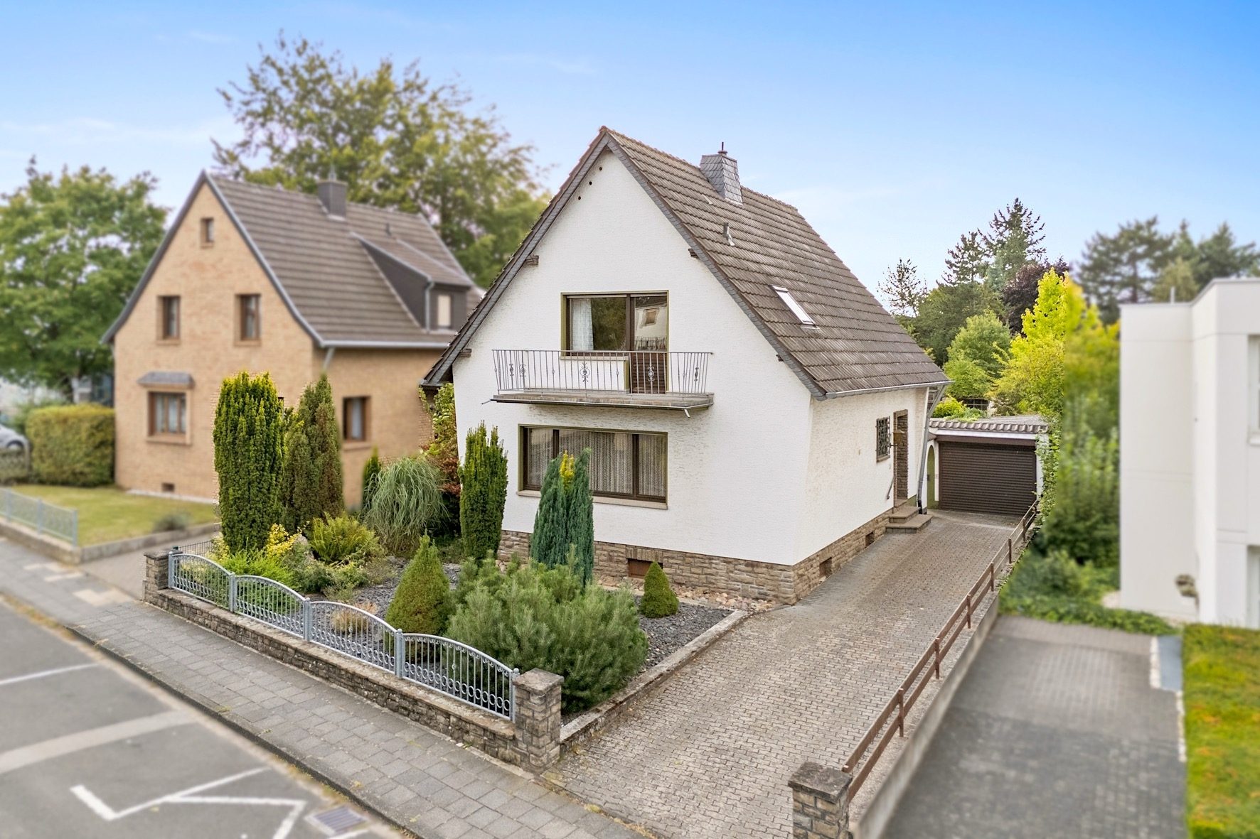 Gütelhöfer Immobilien - Immobilienangebot - Rheinbach - Alle - Top Lage Rheinbach-Stadt! Freistehendes Einfamilienhaus auf 1009m² Grund mit PV-Anlage und Potenzial