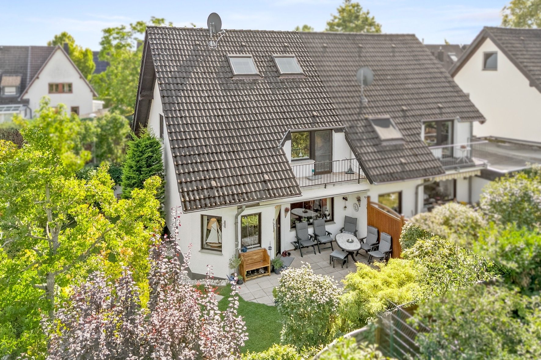 Gütelhöfer Immobilien - Immobilienangebot - Rheinbach - Alle - Familienfreundliche und gepflegte Doppelhaushälfte in Rheinbach mit Garten, Terrasse und Garage