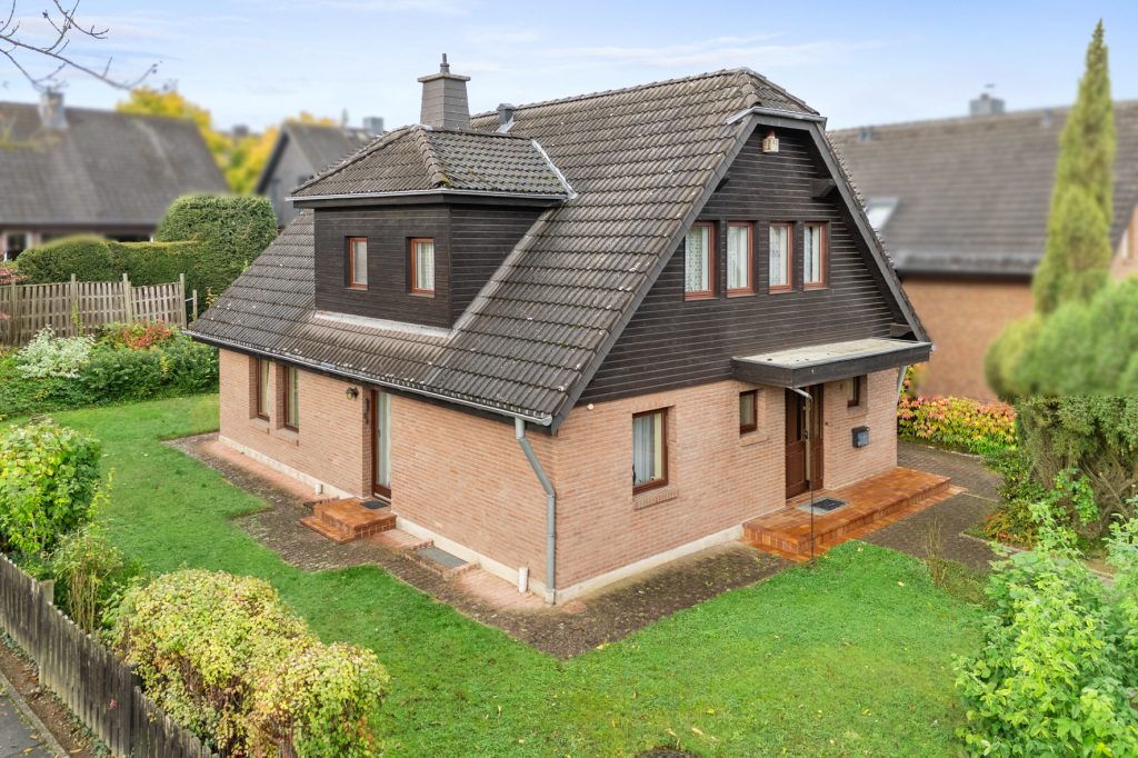 Gütelhöfer Immobilien - Immobilienangebot - Rheinbach / Wormersdorf - Alle - Freistehender Familientraum mit Galerie, Garage, Lüftungssystem und offenem Kamin in Wormersdorf