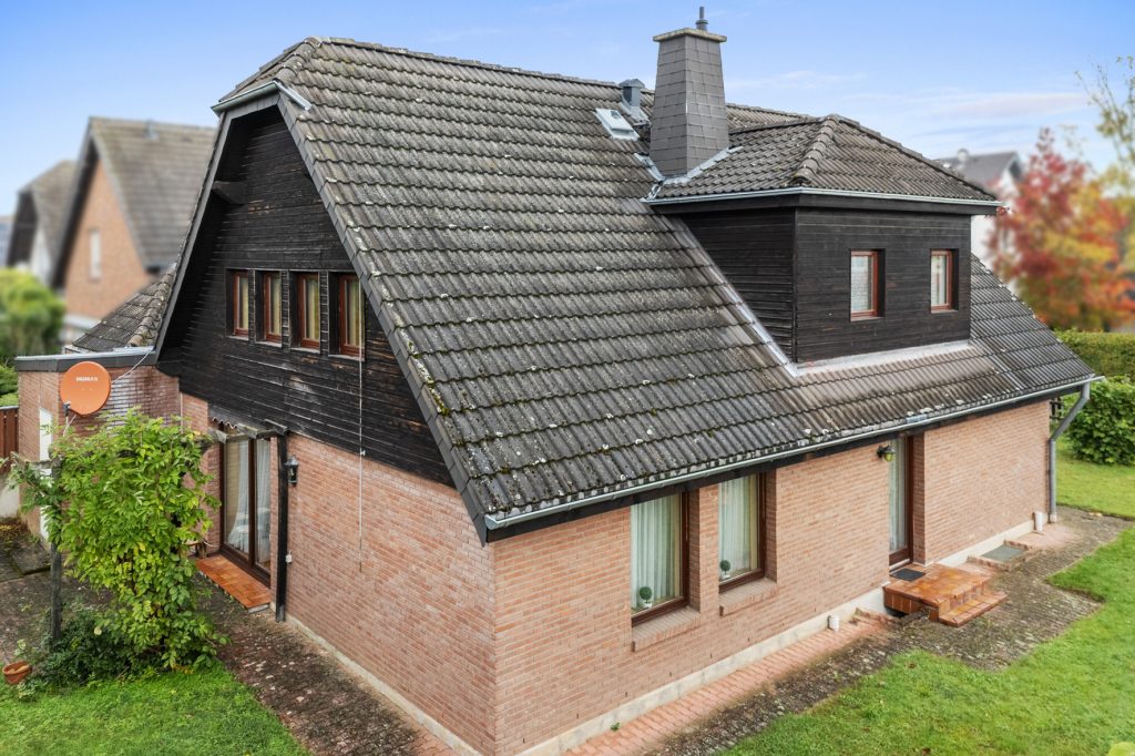 Gütelhöfer Immobilien - Immobilienangebot - Rheinbach / Wormersdorf - Alle - Freistehender Familientraum mit Galerie, Garage, Lüftungssystem und offenem Kamin in Wormersdorf