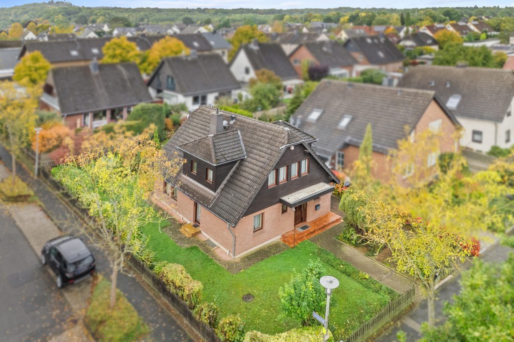 Gütelhöfer Immobilien - Immobilienangebot - Rheinbach / Wormersdorf - Alle - Freistehender Familientraum mit Galerie, Garage, Lüftungssystem und offenem Kamin in Wormersdorf