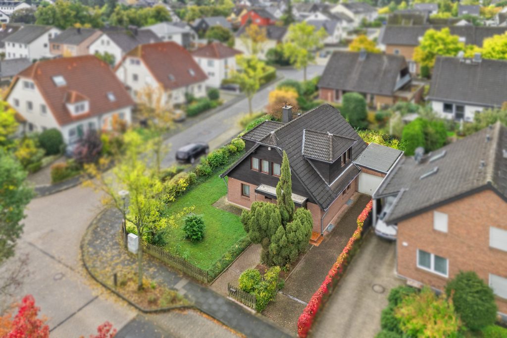 Gütelhöfer Immobilien - Immobilienangebot - Rheinbach / Wormersdorf - Alle - Freistehender Familientraum mit Galerie, Garage, Lüftungssystem und offenem Kamin in Wormersdorf