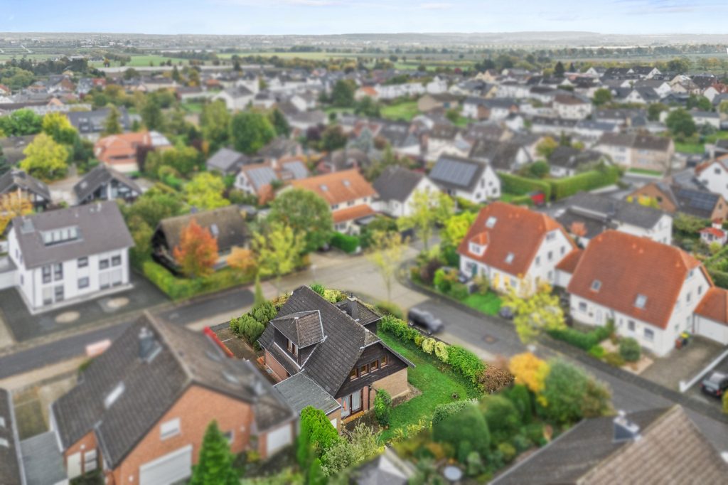 Gütelhöfer Immobilien - Immobilienangebot - Rheinbach / Wormersdorf - Alle - Freistehender Familientraum mit Galerie, Garage, Lüftungssystem und offenem Kamin in Wormersdorf