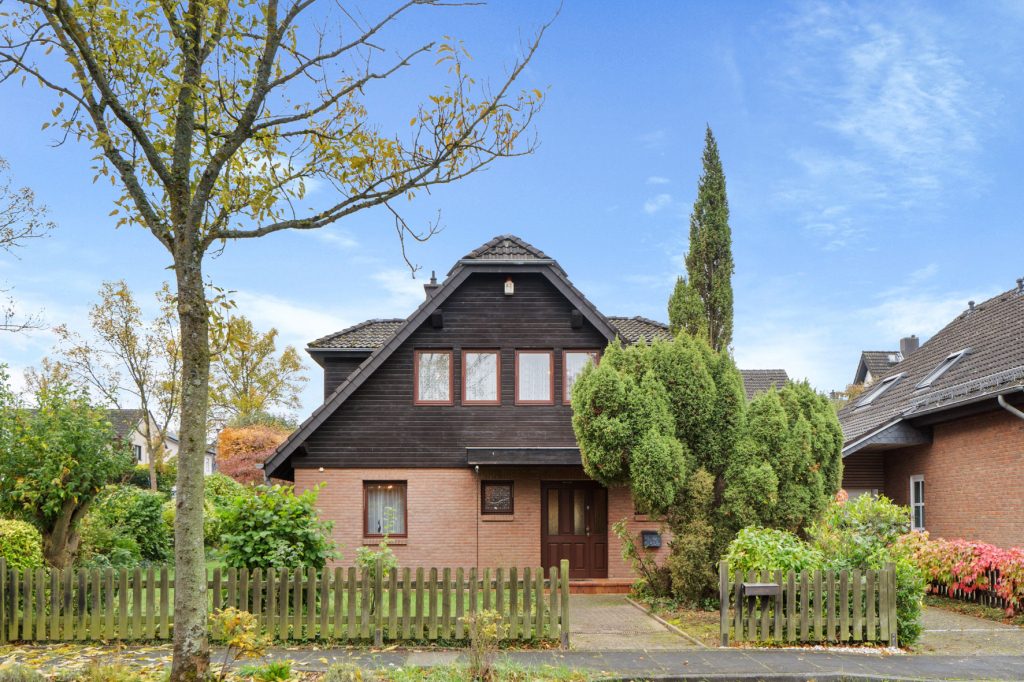 Gütelhöfer Immobilien - Immobilienangebot - Rheinbach / Wormersdorf - Alle - Freistehender Familientraum mit Galerie, Garage, Lüftungssystem und offenem Kamin in Wormersdorf