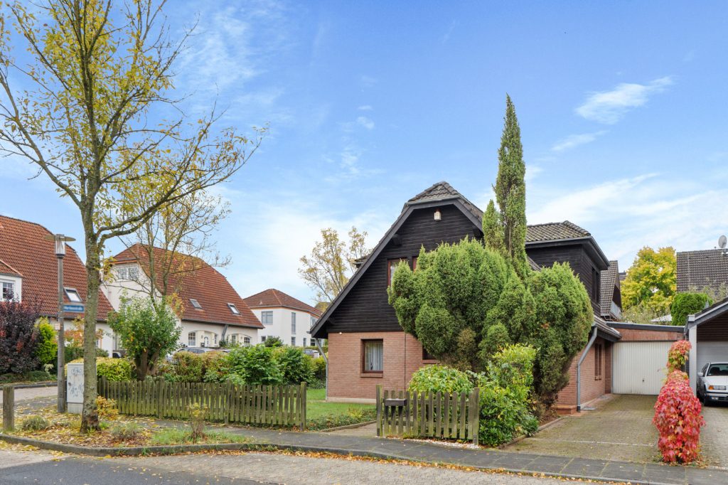 Gütelhöfer Immobilien - Immobilienangebot - Rheinbach / Wormersdorf - Alle - Freistehender Familientraum mit Galerie, Garage, Lüftungssystem und offenem Kamin in Wormersdorf