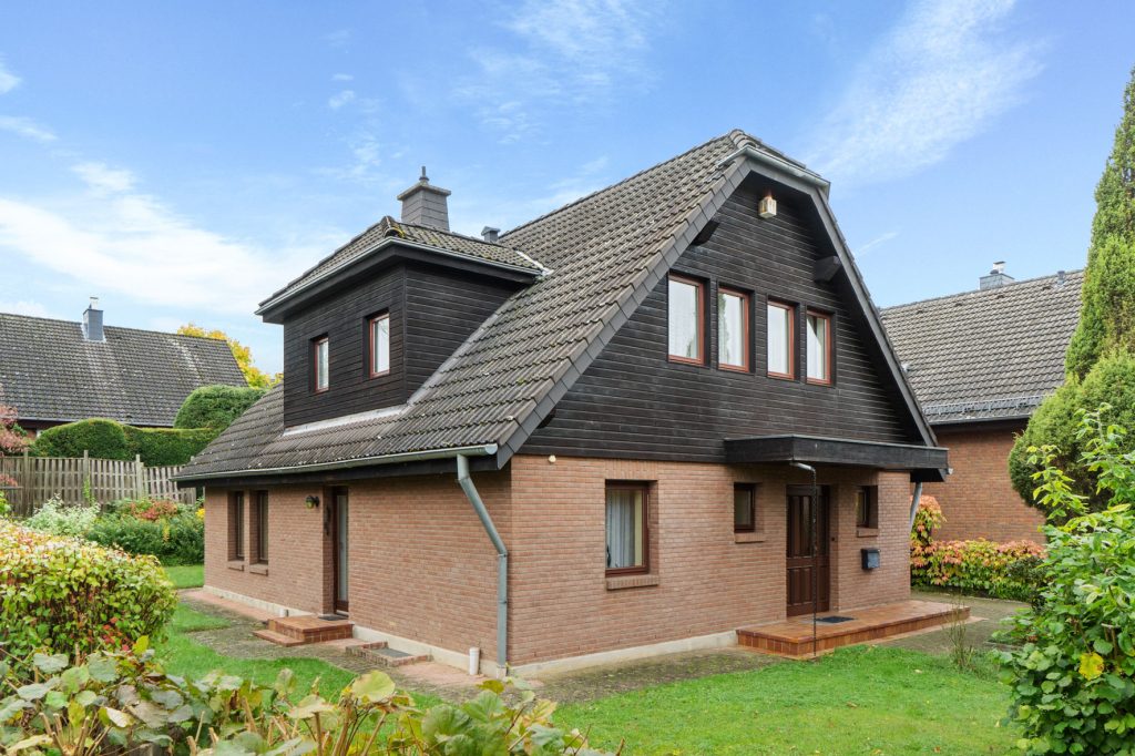 Gütelhöfer Immobilien - Immobilienangebot - Rheinbach / Wormersdorf - Alle - Freistehender Familientraum mit Galerie, Garage, Lüftungssystem und offenem Kamin in Wormersdorf