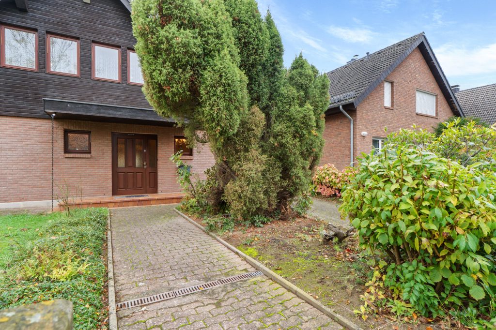 Gütelhöfer Immobilien - Immobilienangebot - Rheinbach / Wormersdorf - Alle - Freistehender Familientraum mit Galerie, Garage, Lüftungssystem und offenem Kamin in Wormersdorf