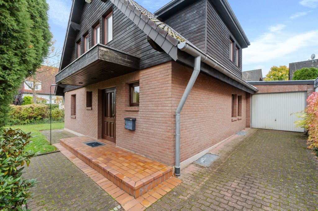 Gütelhöfer Immobilien - Immobilienangebot - Rheinbach / Wormersdorf - Alle - Freistehender Familientraum mit Galerie, Garage, Lüftungssystem und offenem Kamin in Wormersdorf