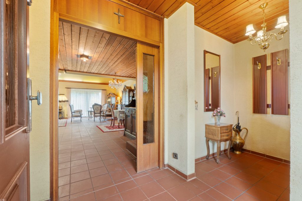 Gütelhöfer Immobilien - Immobilienangebot - Rheinbach / Wormersdorf - Alle - Freistehender Familientraum mit Galerie, Garage, Lüftungssystem und offenem Kamin in Wormersdorf