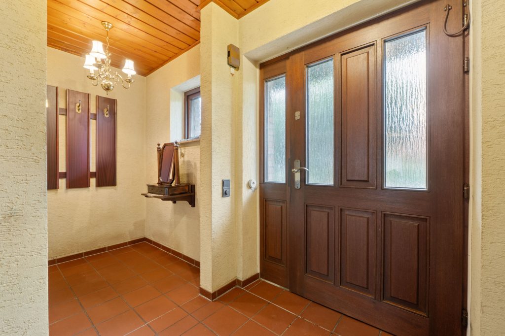 Gütelhöfer Immobilien - Immobilienangebot - Rheinbach / Wormersdorf - Alle - Freistehender Familientraum mit Galerie, Garage, Lüftungssystem und offenem Kamin in Wormersdorf