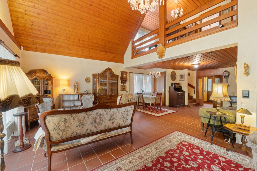 Gütelhöfer Immobilien - Immobilienangebot - Rheinbach / Wormersdorf - Alle - Freistehender Familientraum mit Galerie, Garage, Lüftungssystem und offenem Kamin in Wormersdorf