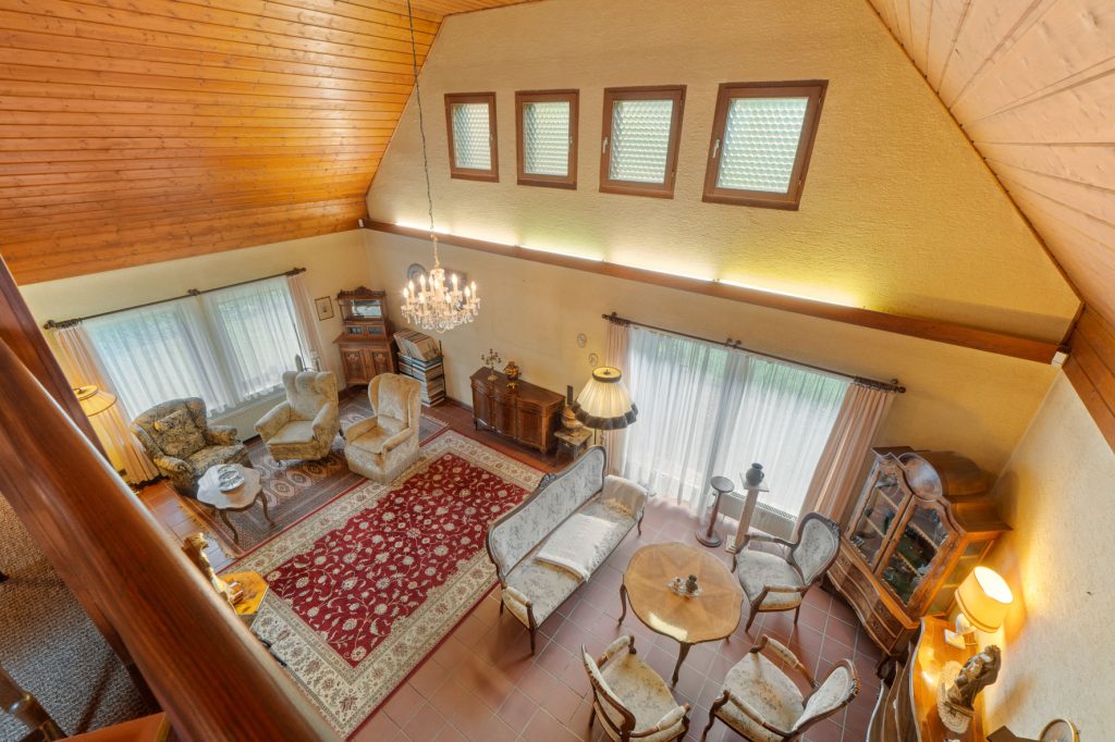 Gütelhöfer Immobilien - Immobilienangebot - Rheinbach / Wormersdorf - Alle - Freistehender Familientraum mit Galerie, Garage, Lüftungssystem und offenem Kamin in Wormersdorf