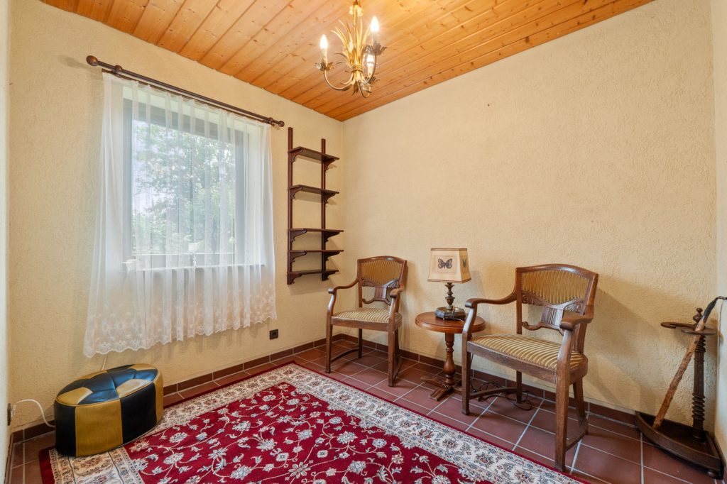 Gütelhöfer Immobilien - Immobilienangebot - Rheinbach / Wormersdorf - Alle - Freistehender Familientraum mit Galerie, Garage, Lüftungssystem und offenem Kamin in Wormersdorf