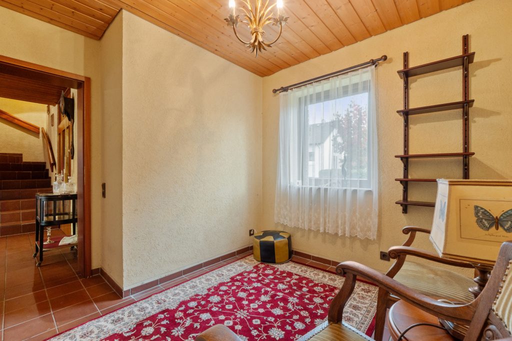 Gütelhöfer Immobilien - Immobilienangebot - Rheinbach / Wormersdorf - Alle - Freistehender Familientraum mit Galerie, Garage, Lüftungssystem und offenem Kamin in Wormersdorf