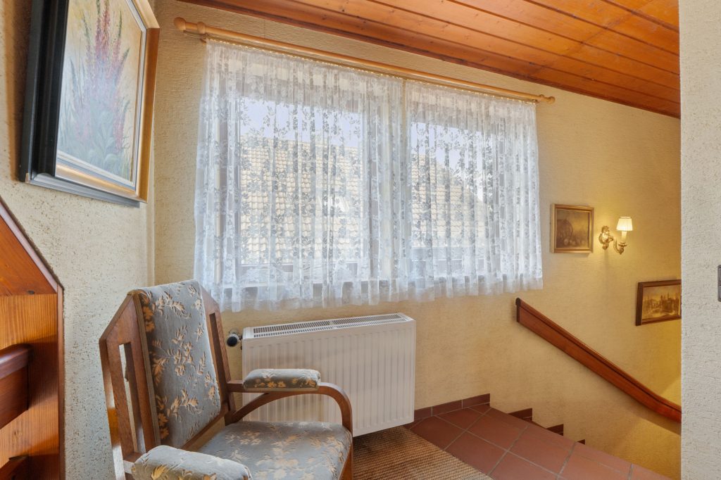 Gütelhöfer Immobilien - Immobilienangebot - Rheinbach / Wormersdorf - Alle - Freistehender Familientraum mit Galerie, Garage, Lüftungssystem und offenem Kamin in Wormersdorf