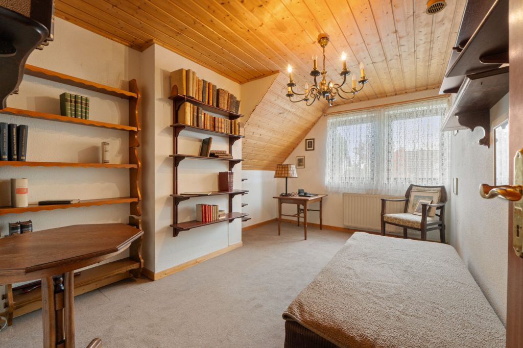 Gütelhöfer Immobilien - Immobilienangebot - Rheinbach / Wormersdorf - Alle - Freistehender Familientraum mit Galerie, Garage, Lüftungssystem und offenem Kamin in Wormersdorf