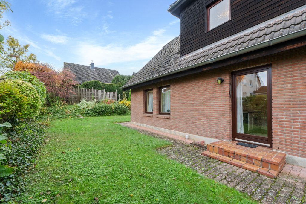 Gütelhöfer Immobilien - Immobilienangebot - Rheinbach / Wormersdorf - Alle - Freistehender Familientraum mit Galerie, Garage, Lüftungssystem und offenem Kamin in Wormersdorf