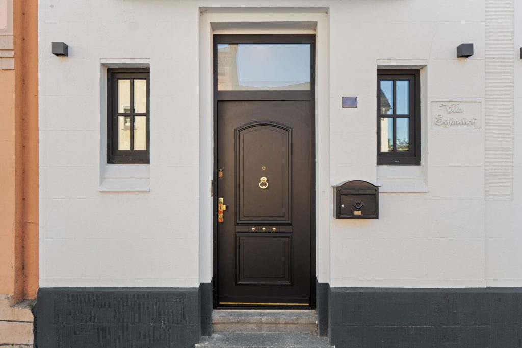 Gütelhöfer Immobilien - Immobilienangebot - Euskirchen - Alle - Ein Juwel im Stadtkern! Hochwertig sanierte Jugendstilvilla mit Außenpool und vielen Möglichkeiten