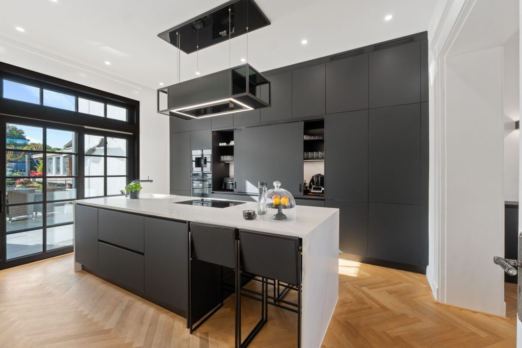 Gütelhöfer Immobilien - Immobilienangebot - Euskirchen - Alle - Ein Juwel im Stadtkern! Hochwertig sanierte Jugendstilvilla mit Außenpool und vielen Möglichkeiten