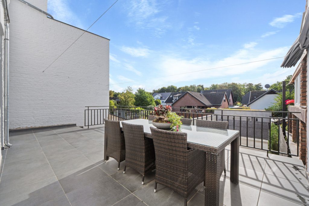 Gütelhöfer Immobilien - Immobilienangebot - Euskirchen - Alle - Ein Juwel im Stadtkern! Hochwertig sanierte Jugendstilvilla mit Außenpool und vielen Möglichkeiten