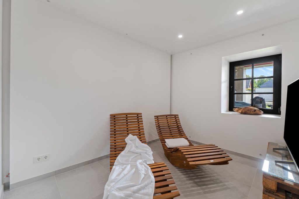 Gütelhöfer Immobilien - Immobilienangebot - Euskirchen - Alle - Ein Juwel im Stadtkern! Hochwertig sanierte Jugendstilvilla mit Außenpool und vielen Möglichkeiten