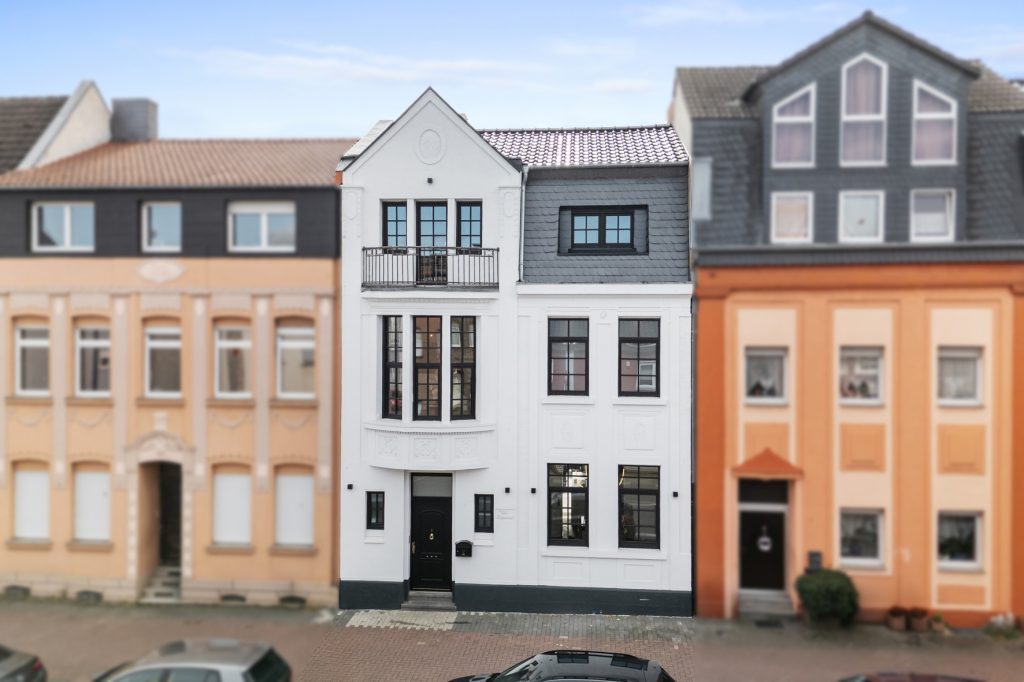 Gütelhöfer Immobilien - Immobilienangebot - Euskirchen - Alle - Ein Juwel im Stadtkern! Hochwertig sanierte Jugendstilvilla mit Außenpool und vielen Möglichkeiten