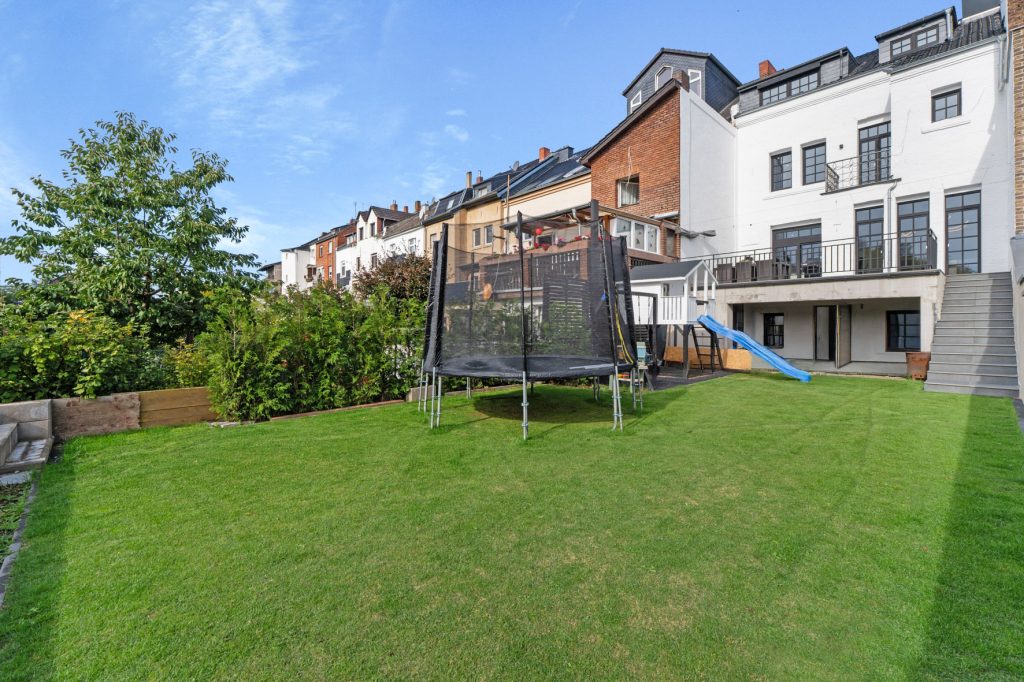 Gütelhöfer Immobilien - Immobilienangebot - Euskirchen - Alle - Ein Juwel im Stadtkern! Hochwertig sanierte Jugendstilvilla mit Außenpool und vielen Möglichkeiten