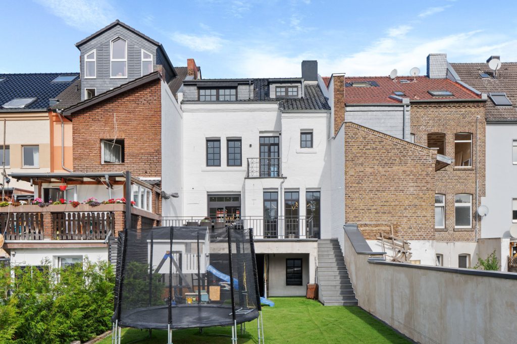 Gütelhöfer Immobilien - Immobilienangebot - Euskirchen - Alle - Ein Juwel im Stadtkern! Hochwertig sanierte Jugendstilvilla mit Außenpool und vielen Möglichkeiten