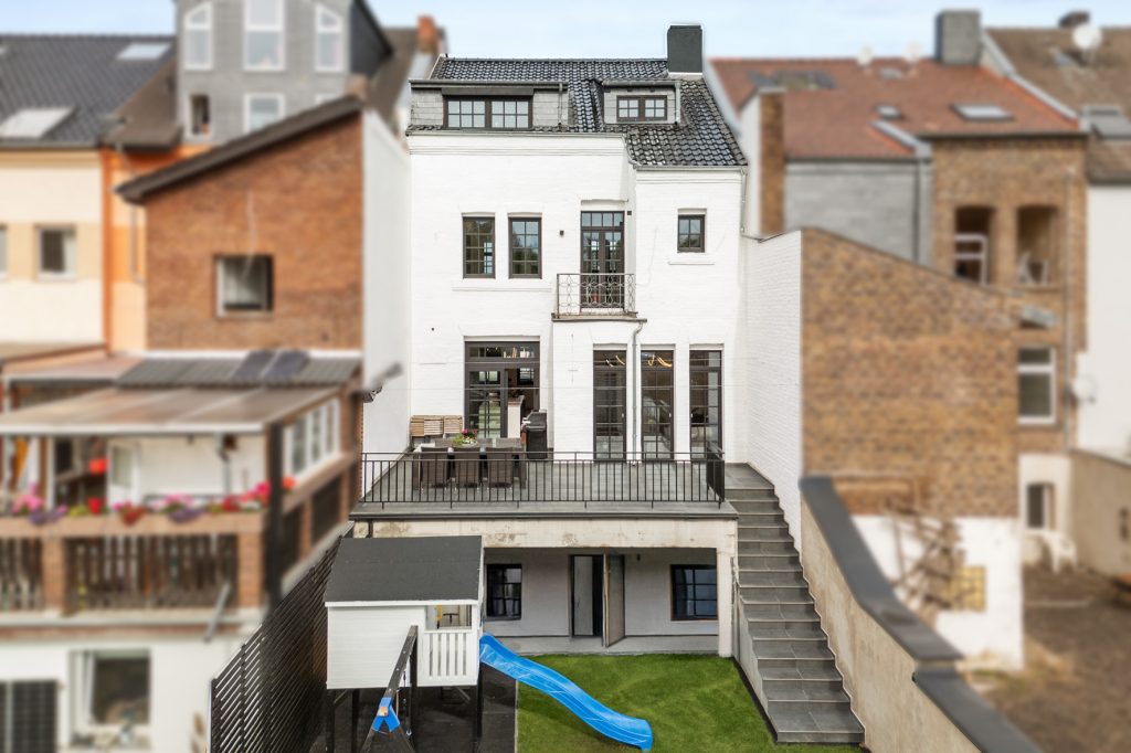 Gütelhöfer Immobilien - Immobilienangebot - Euskirchen - Alle - Ein Juwel im Stadtkern! Hochwertig sanierte Jugendstilvilla mit Außenpool und vielen Möglichkeiten