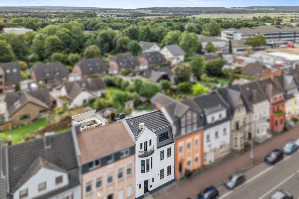 Gütelhöfer Immobilien - Immobilienangebot - Euskirchen - Alle - Ein Juwel im Stadtkern! Hochwertig sanierte Jugendstilvilla mit Außenpool und vielen Möglichkeiten