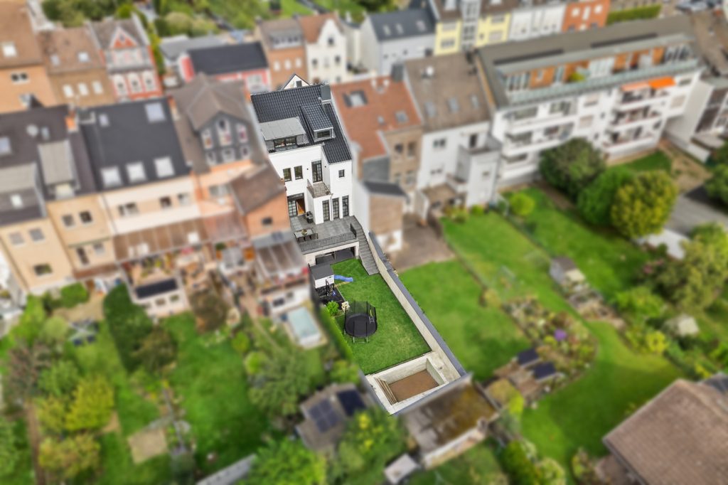 Gütelhöfer Immobilien - Immobilienangebot - Euskirchen - Alle - Ein Juwel im Stadtkern! Hochwertig sanierte Jugendstilvilla mit Außenpool und vielen Möglichkeiten