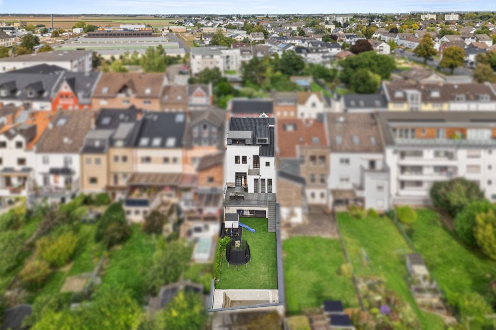 Gütelhöfer Immobilien - Immobilienangebot - Euskirchen - Alle - Ein Juwel im Stadtkern! Hochwertig sanierte Jugendstilvilla mit Außenpool und vielen Möglichkeiten