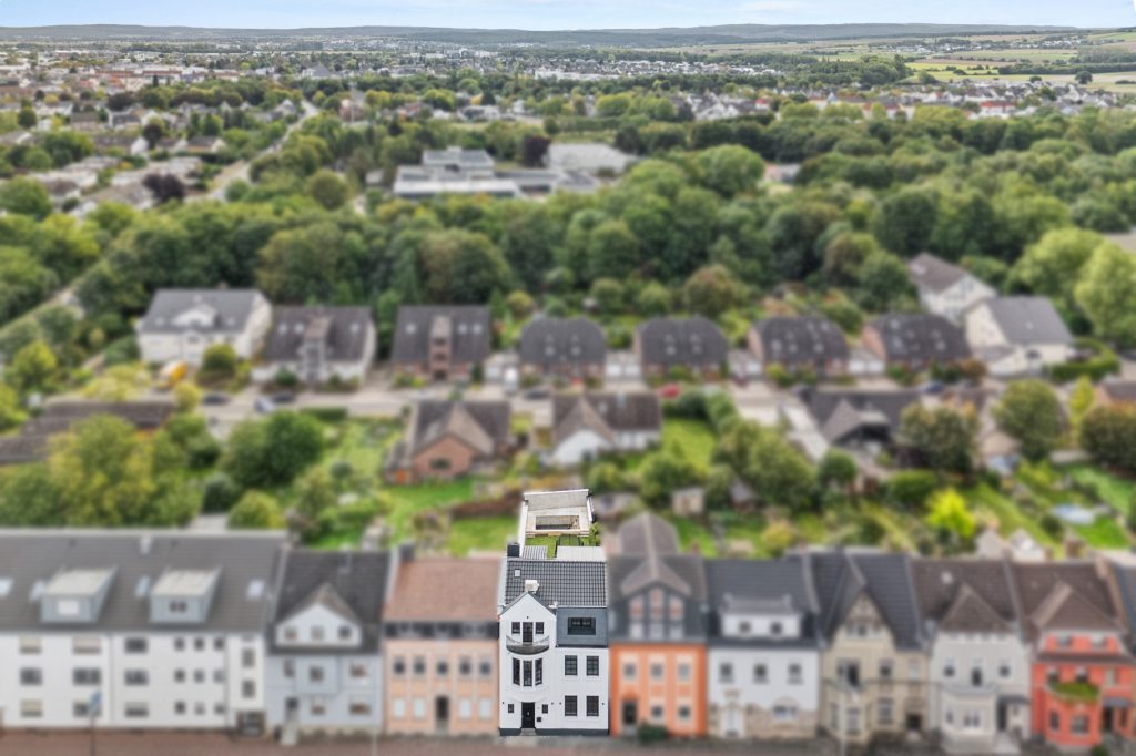 Gütelhöfer Immobilien - Immobilienangebot - Euskirchen - Alle - Ein Juwel im Stadtkern! Hochwertig sanierte Jugendstilvilla mit Außenpool und vielen Möglichkeiten