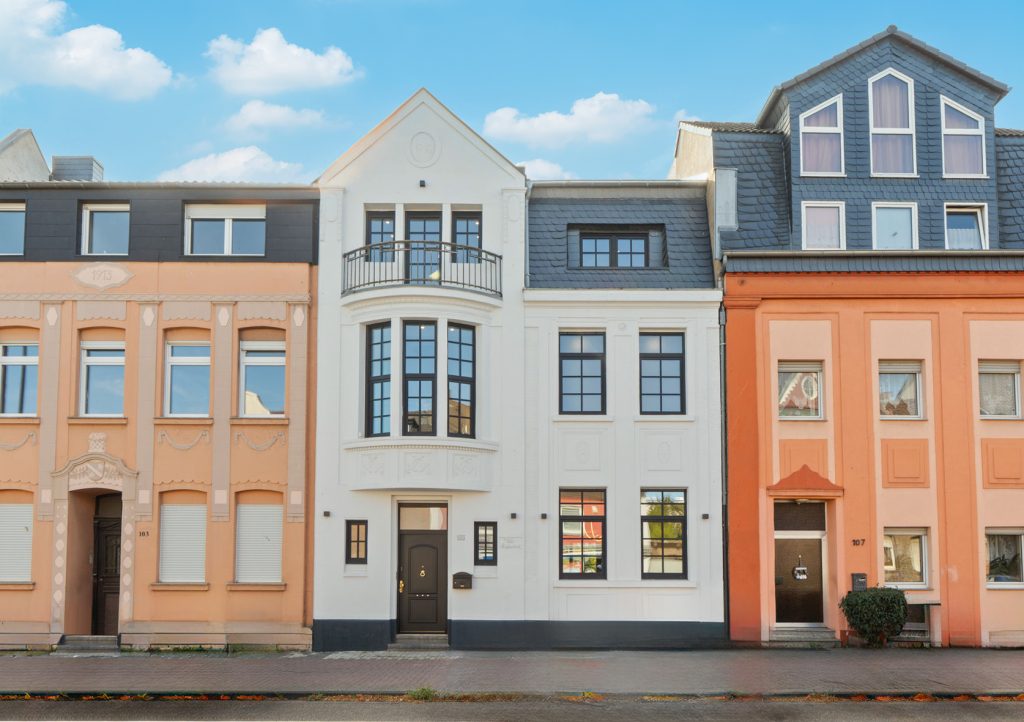 Gütelhöfer Immobilien - Immobilienangebot - Euskirchen - Alle - Ein Juwel im Stadtkern! Hochwertig sanierte Jugendstilvilla mit Außenpool und vielen Möglichkeiten