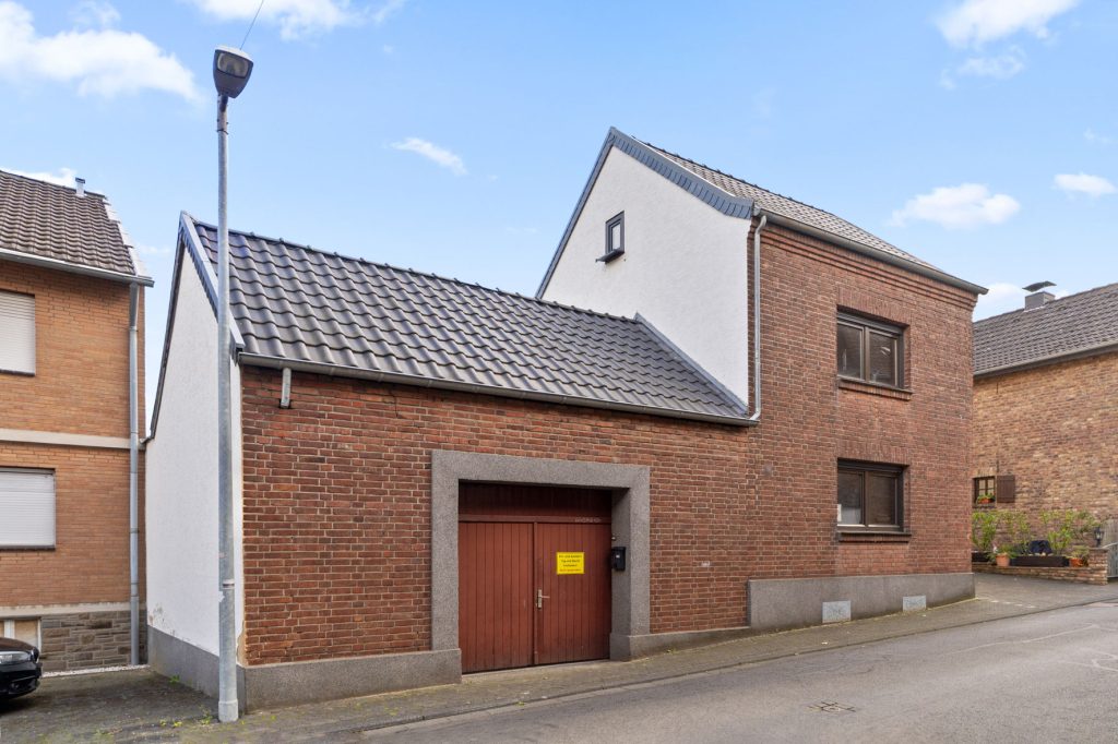 Gütelhöfer Immobilien - Immobilienangebot - Bornheim / Walberberg - Alle - Neubaucharme in altem Gewand mit Restarbeiten! Hofensemble mit Einbauküche für Individualisten