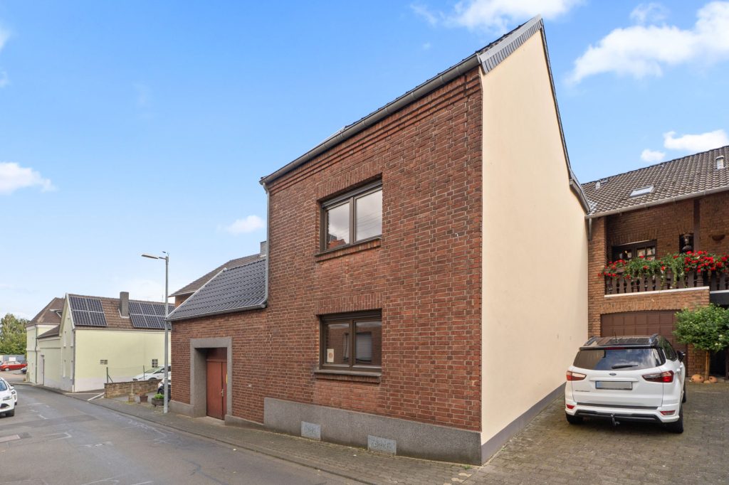 Gütelhöfer Immobilien - Immobilienangebot - Bornheim / Walberberg - Alle - Neubaucharme in altem Gewand mit Restarbeiten! Hofensemble mit Einbauküche für Individualisten