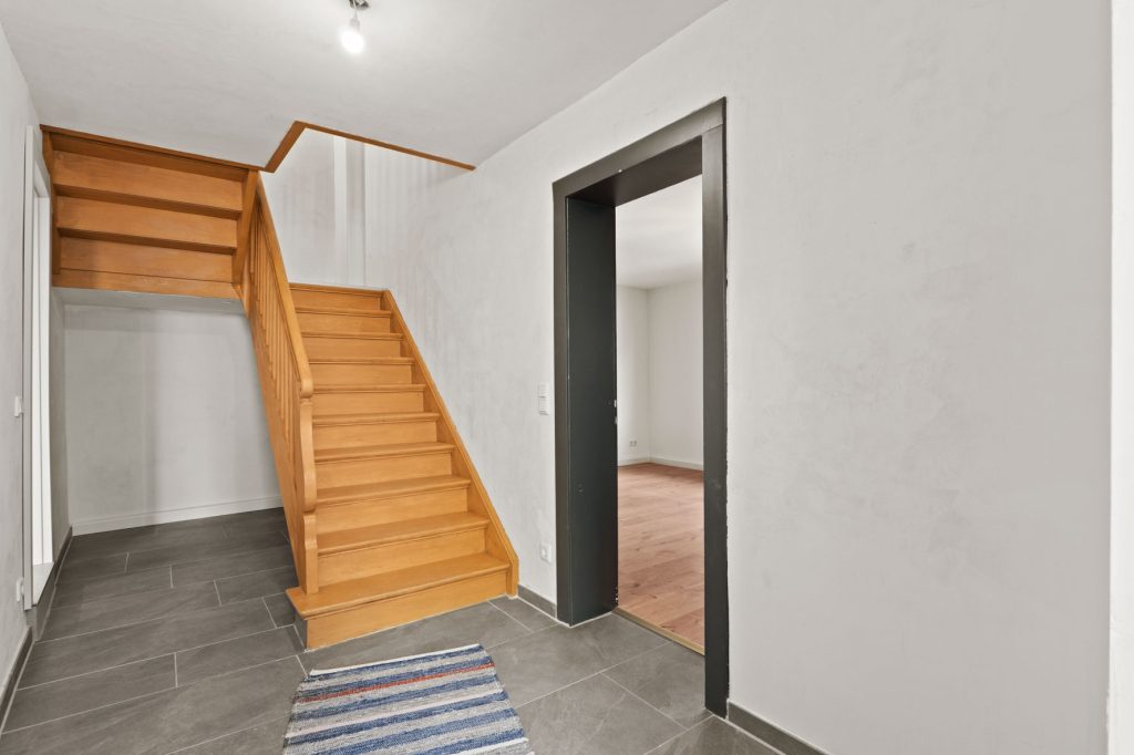 Gütelhöfer Immobilien - Immobilienangebot - Bornheim / Walberberg - Alle - Neubaucharme in altem Gewand mit Restarbeiten! Hofensemble mit Einbauküche für Individualisten