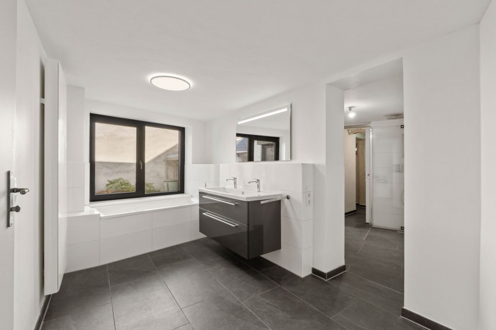 Gütelhöfer Immobilien - Immobilienangebot - Bornheim / Walberberg - Alle - Neubaucharme in altem Gewand mit Restarbeiten! Hofensemble mit Einbauküche für Individualisten