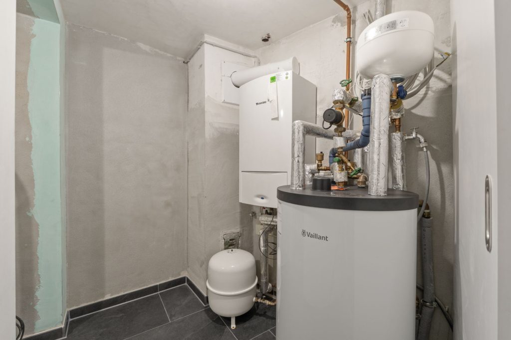 Gütelhöfer Immobilien - Immobilienangebot - Bornheim / Walberberg - Alle - Neubaucharme in altem Gewand mit Restarbeiten! Hofensemble mit Einbauküche für Individualisten
