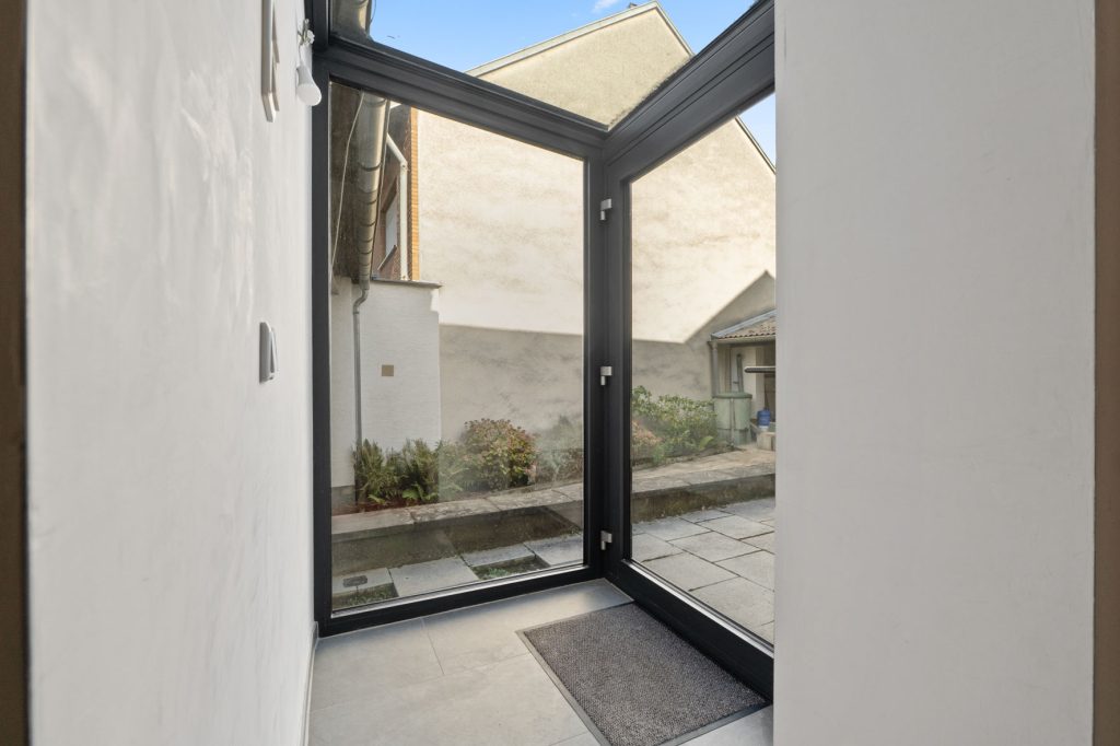 Gütelhöfer Immobilien - Immobilienangebot - Bornheim / Walberberg - Alle - Neubaucharme in altem Gewand mit Restarbeiten! Hofensemble mit Einbauküche für Individualisten