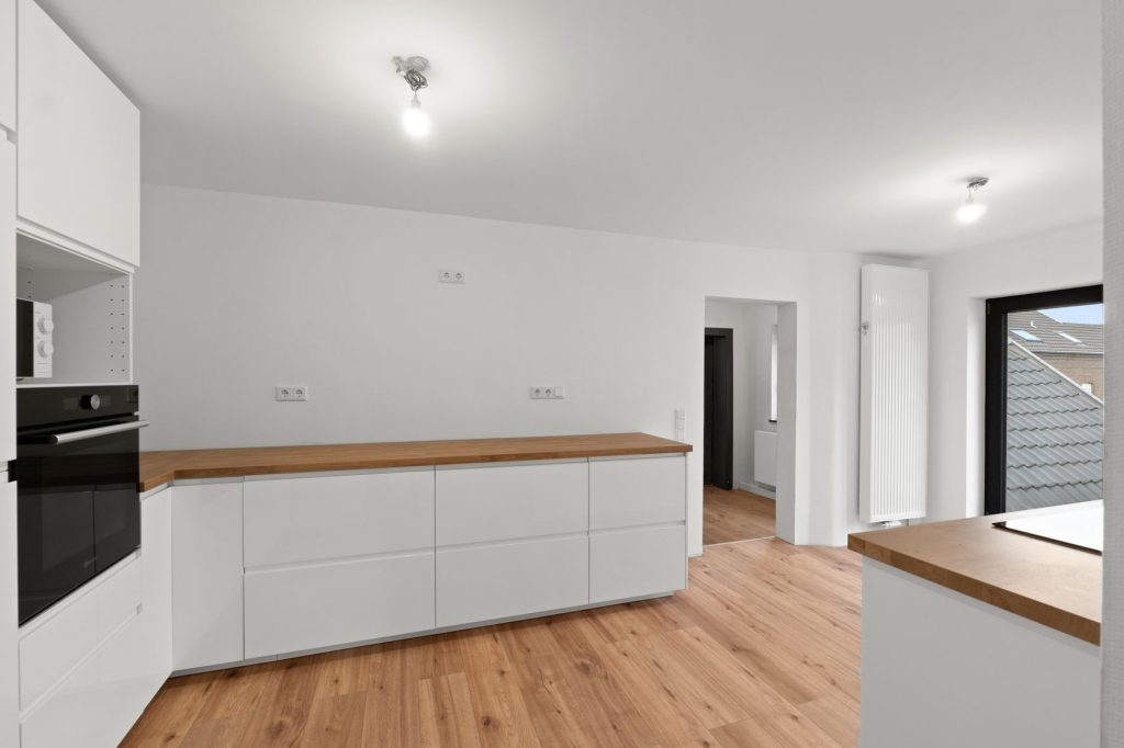 Gütelhöfer Immobilien - Immobilienangebot - Bornheim / Walberberg - Alle - Neubaucharme in altem Gewand mit Restarbeiten! Hofensemble mit Einbauküche für Individualisten