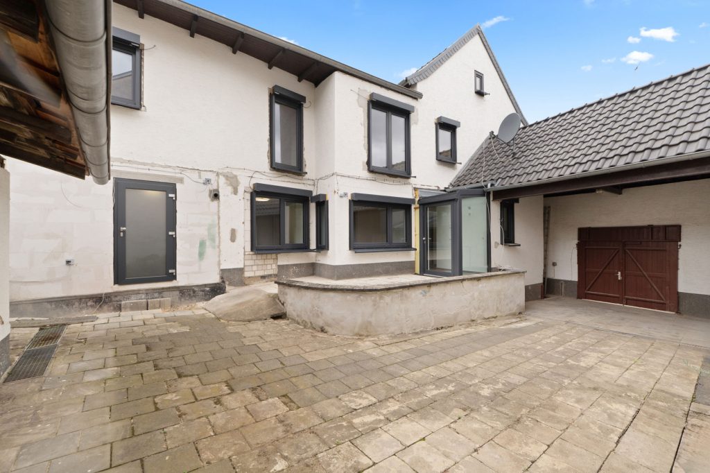 Gütelhöfer Immobilien - Immobilienangebot - Bornheim / Walberberg - Alle - Neubaucharme in altem Gewand mit Restarbeiten! Hofensemble mit Einbauküche für Individualisten