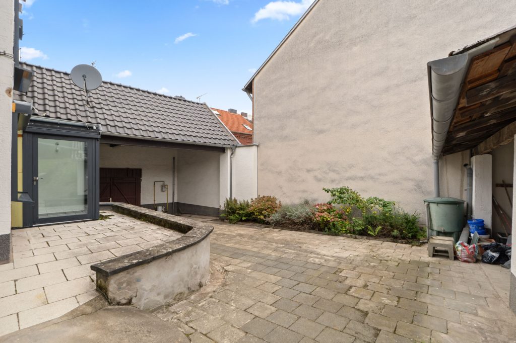 Gütelhöfer Immobilien - Immobilienangebot - Bornheim / Walberberg - Alle - Neubaucharme in altem Gewand mit Restarbeiten! Hofensemble mit Einbauküche für Individualisten